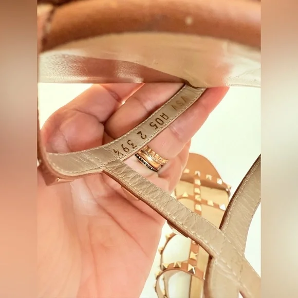 Valentino Garavani Brown leather Gold Rockstud ankle strap flat sandals EU 39.5 Sandals